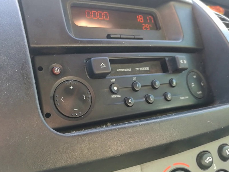 ᐈ Comment récupérer le code radio Renault Mégane ?